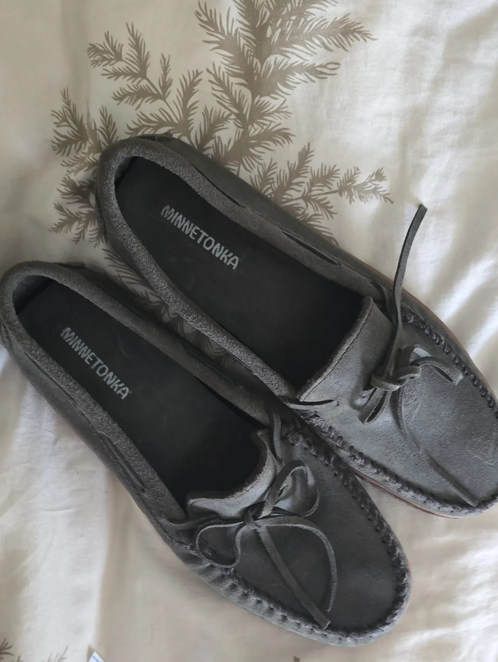 Minnetonka Grey Suede Slipper Size 10 Minnetonka Grey Suede Slipper Size 10 doitnowpainting.com main image 4